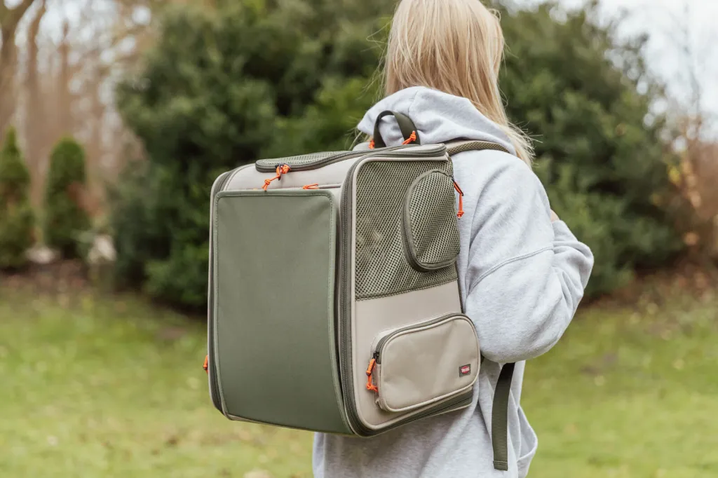 PHO_IMAGE_DOG_Chihuahua-Linda-im-Rucksack-2_#SALL_#AWK_#V1.webp